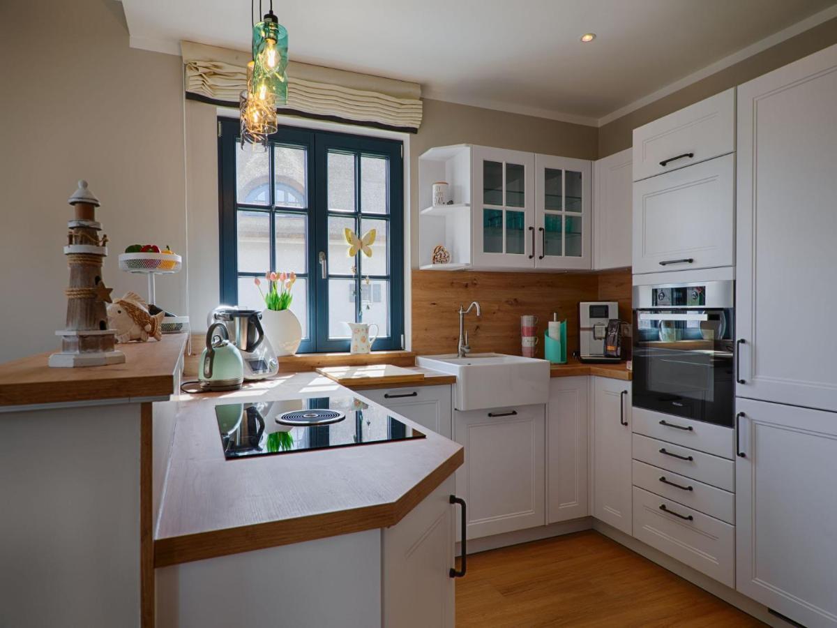 Hébergement de vacances Reetland Am - Premium Reetdachvilla Mit 3 Schlafzimmern, Sauna Und Kamin F27 *