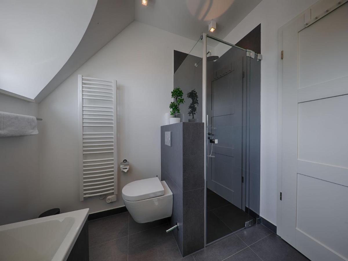 Feriehus Reetland Am - Premium Reetdachvilla Mit 3 Schlafzimmern, Sauna Und Kamin F27